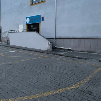 Milli Eğitim Bakanlığı (MEB) Okul Kapısı Kilitli