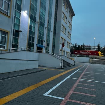 Milli Eğitim Bakanlığı (MEB) Okul Kapısı Kilitli