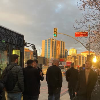 İETT - İstanbul Elektrik Tramvay Tünel Ulaşım Çilesi Her Gün Devam Ediyor