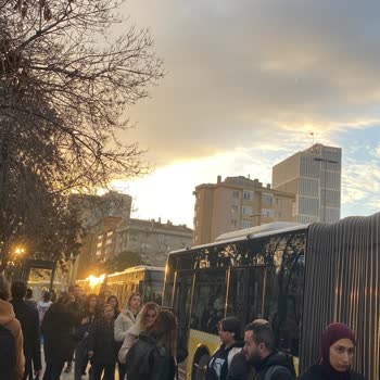 İETT - İstanbul Elektrik Tramvay Tünel Ulaşım Çilesi Her Gün Devam Ediyor