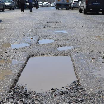 Osmaniye Belediyesi Osmaniye'deki Yol Sorunlarına Dikkat!
