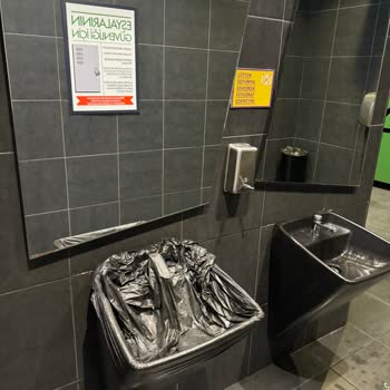 MACFit (İstanbul Avrupa) Macfit Yenibosna Koçtaş Tuvalet Problemi