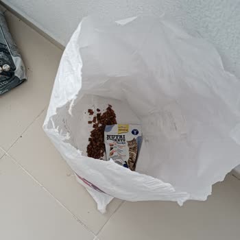 Pet İhtiyaç Kargoda Hasar Gören Kedi Maması Sorunu