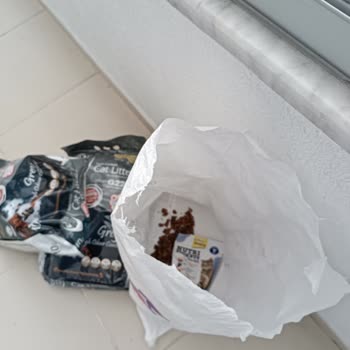 Pet İhtiyaç Kargoda Hasar Gören Kedi Maması Sorunu