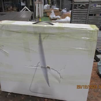 UPS Türkiye Hasarlı Kargo Teslim Ediyor.