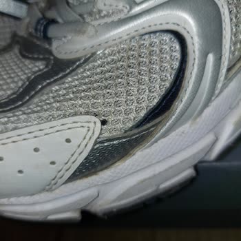 SuperStep New Balance 530 Spor Ayakkabıda Delikler Oluştu