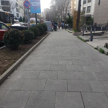 Saka Su Kaldırımda Tehlikeli Sürüş!