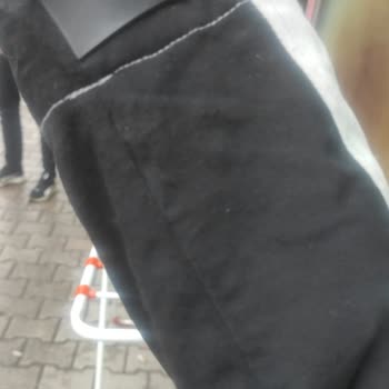 Mavi Jeans Mont Tüylenme Yaptı