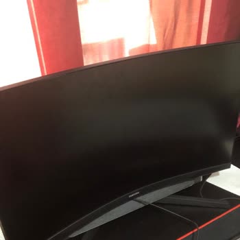 Samsung Monitörün Üst Kısmındaki Açıklık