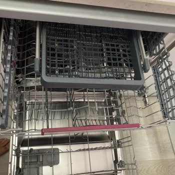 2013 De Alınan Arçelik 6384 Hc Bulaşık Makinesinin Sepetleri Paslandı