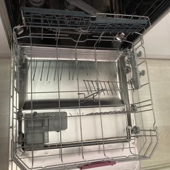 2013 De Alınan Arçelik 6384 Hc Bulaşık Makinesinin Sepetleri Paslandı