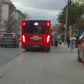 Konya Büyükşehir Belediyesi Otobüs Şoförü Dikkatsizliği