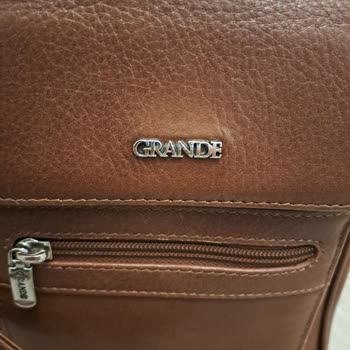 Grande Deri Çantada Soyulma Meydana Geldi!