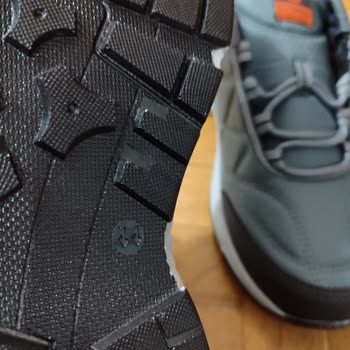 Besmin Tesbihcilik Online Alışverişte Yanıltıcı Ayakkabı Satışı