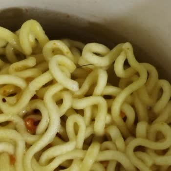 Berona Noodle Noodle İçinden Kıl Çıktı