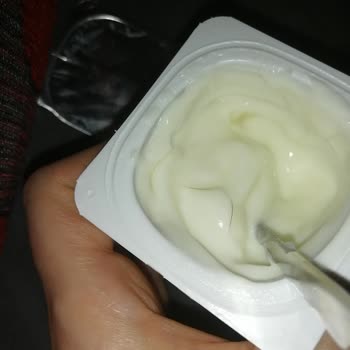 Danone Tikveşli Saç Çıktı İçinden
