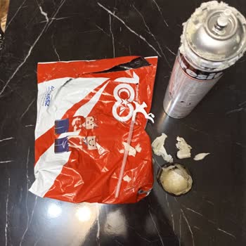 Aras Kargo Hasarlı Ve Ağzı Açık Kargo Paketini Zorla Teslim Ediyor