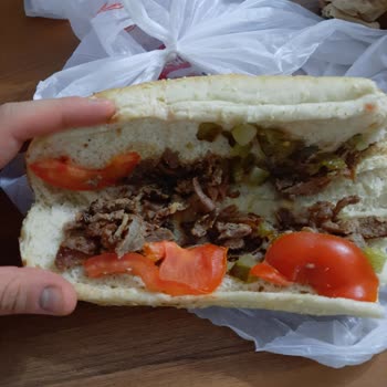 Köfteci Yusuf Ekmeklere Döner Koymaması