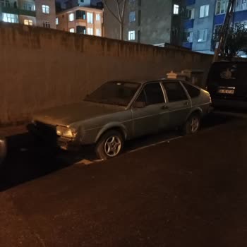 Esenler Belediyesi Kimsesiz Araçlar Ve Çöp Kamyonu Gelmemesi