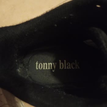 Tonny Black Bot 45 Günde Yırtıldı Ve Su Geçiriyor
