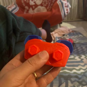 Hot Wheels Uzaktan Kumandalı Araba Çok Kalitesiz
