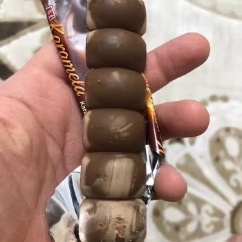 Eti Gıda Eti Karamela Çikolata Bozuk Çıktı.