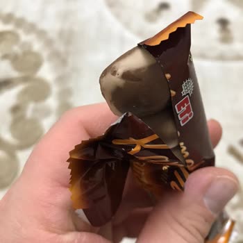 Eti Gıda Eti Karamela Çikolata Bozuk Çıktı.