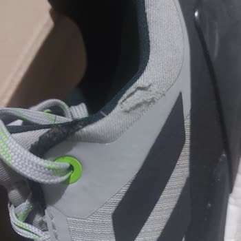 Adidas Ayakkabı 1 Ayda Paramparça
