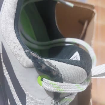 Adidas Ayakkabı 1 Ayda Paramparça