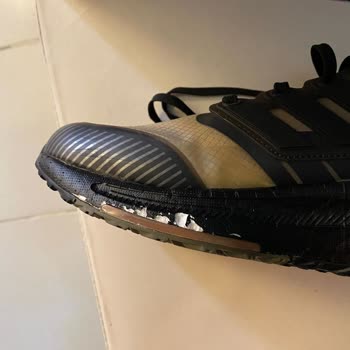 Adidas Ayakkabı Tabanda Soyulma