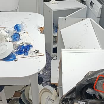Minar Mobilya Mutfak Dolabının Düşmesi