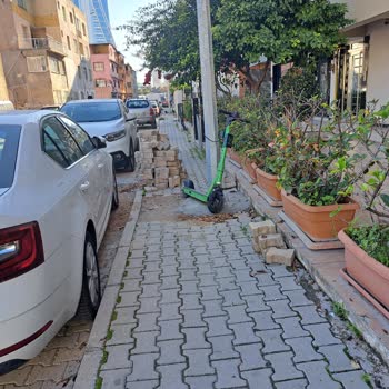 GDZ Elektrik Dağıtım Sokaktaki Parka Taşların Düzeltilmesi Ve Kaldırımın Temizliği
