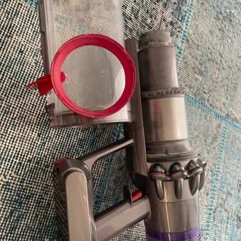 Dyson Toz Haznesinin Kuramızı Lastiği