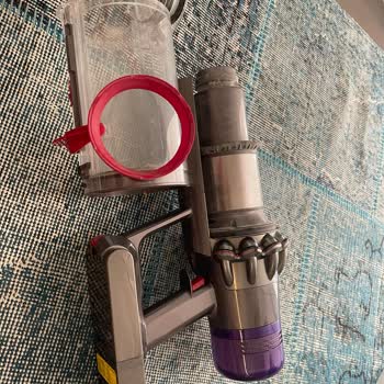 Dyson Toz Haznesinin Kuramızı Lastiği