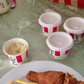 KFC Yemek Sepeti'nden Alınan Aile Kovası Menüsü