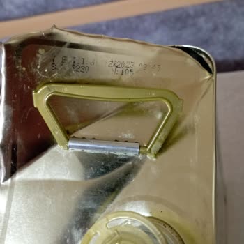 Kristal Yağları K****** R****** Zeytinyağı Tenekesi İçinde Pas