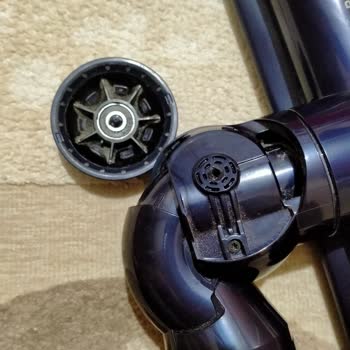Dyson Tekerlek Vida Kırılması