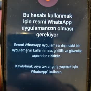 WhatsApp Resmi Uygulamaya Bile Sahte Diyor