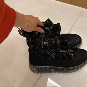 Pierre Cardin Giyim Kar Botunun Tabanının Kayması