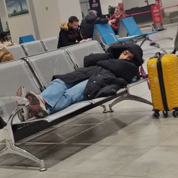 Anadolu Jet İptal Edilen Uçuşun Konaklamasını Vermedi