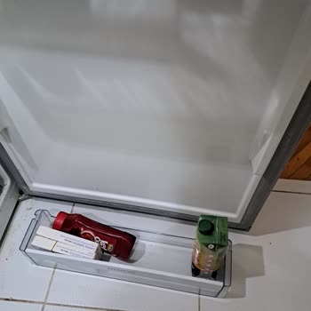 Siemens Ev Aletleri Buzdolabı Rafı Kırıldı, Servis Ücret İstiyor!