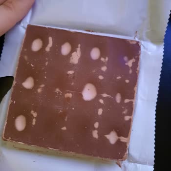 Dip Gross Bayat Ürünler Satıyor.