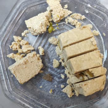 A101 Helvanın İçerisinden Taş Çıktı