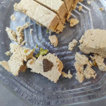 A101 Helvanın İçerisinden Taş Çıktı