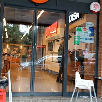 Köfteci Yusuf Alsancak Şubesi İlgilenen Kimse Yok Garson Yok