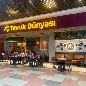 Tavuk Dünyası Müşterilerini Masadan Kovuyor.