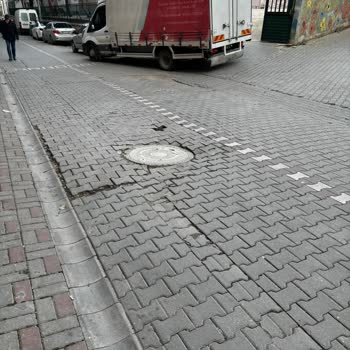 Bandırma Belediyesi Yol Çökmeye Başladı