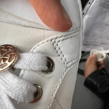 Guess Ayakkabım Yırtıldı 1 Ay Bile Giymeden
