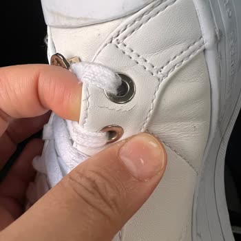 Guess Ayakkabım Yırtıldı 1 Ay Bile Giymeden