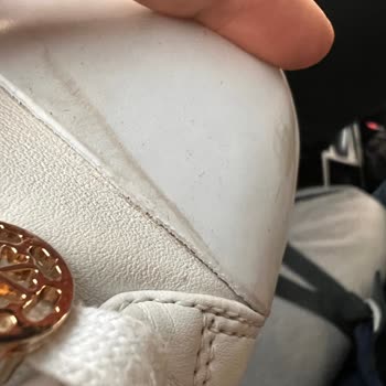 Guess Ayakkabım Yırtıldı 1 Ay Bile Giymeden